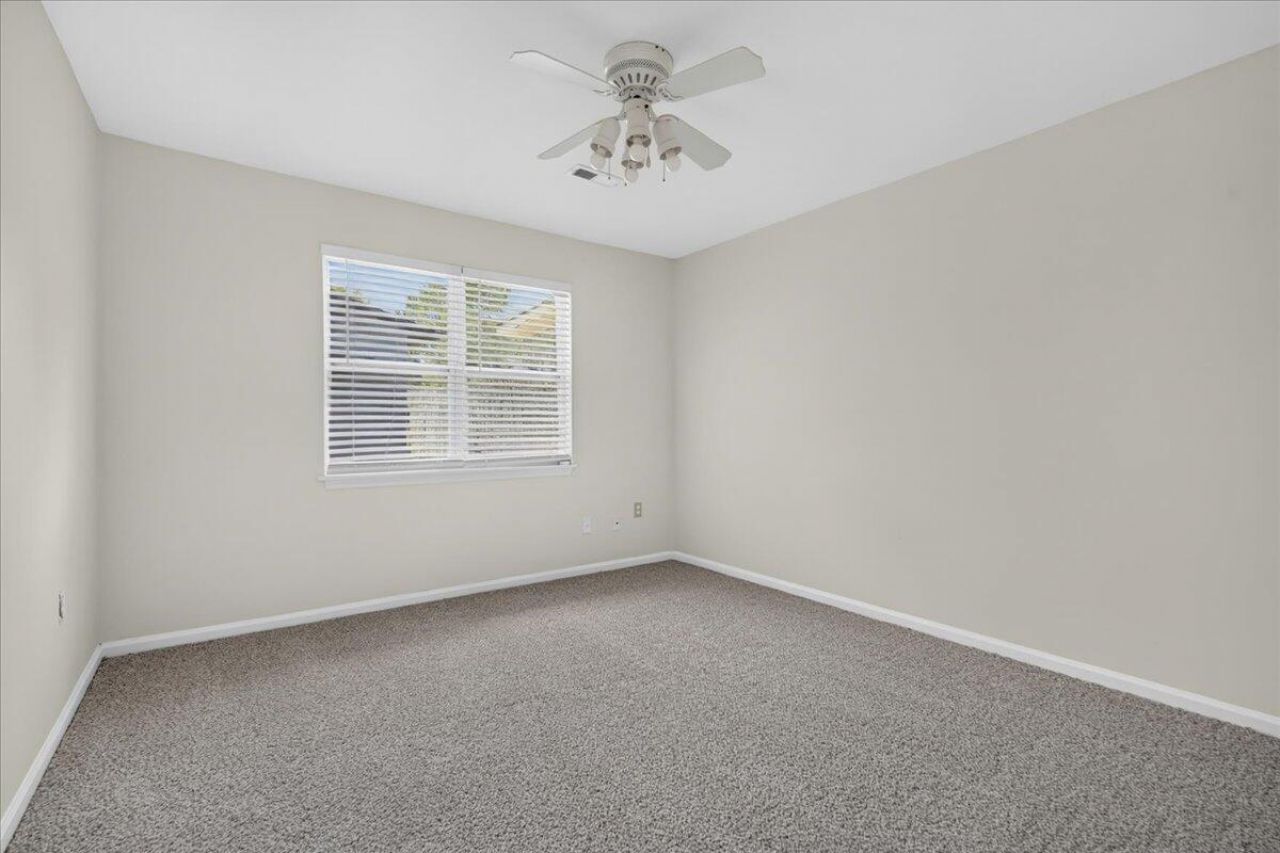 7725 Suzanne Drive Photo 17