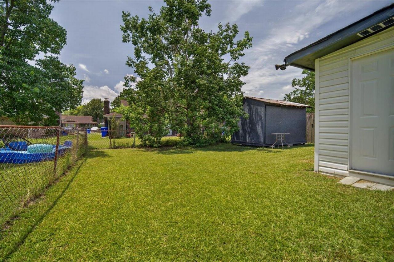 7725 Suzanne Drive Photo 20