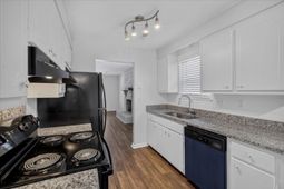 7725 Suzanne Drive photo 4