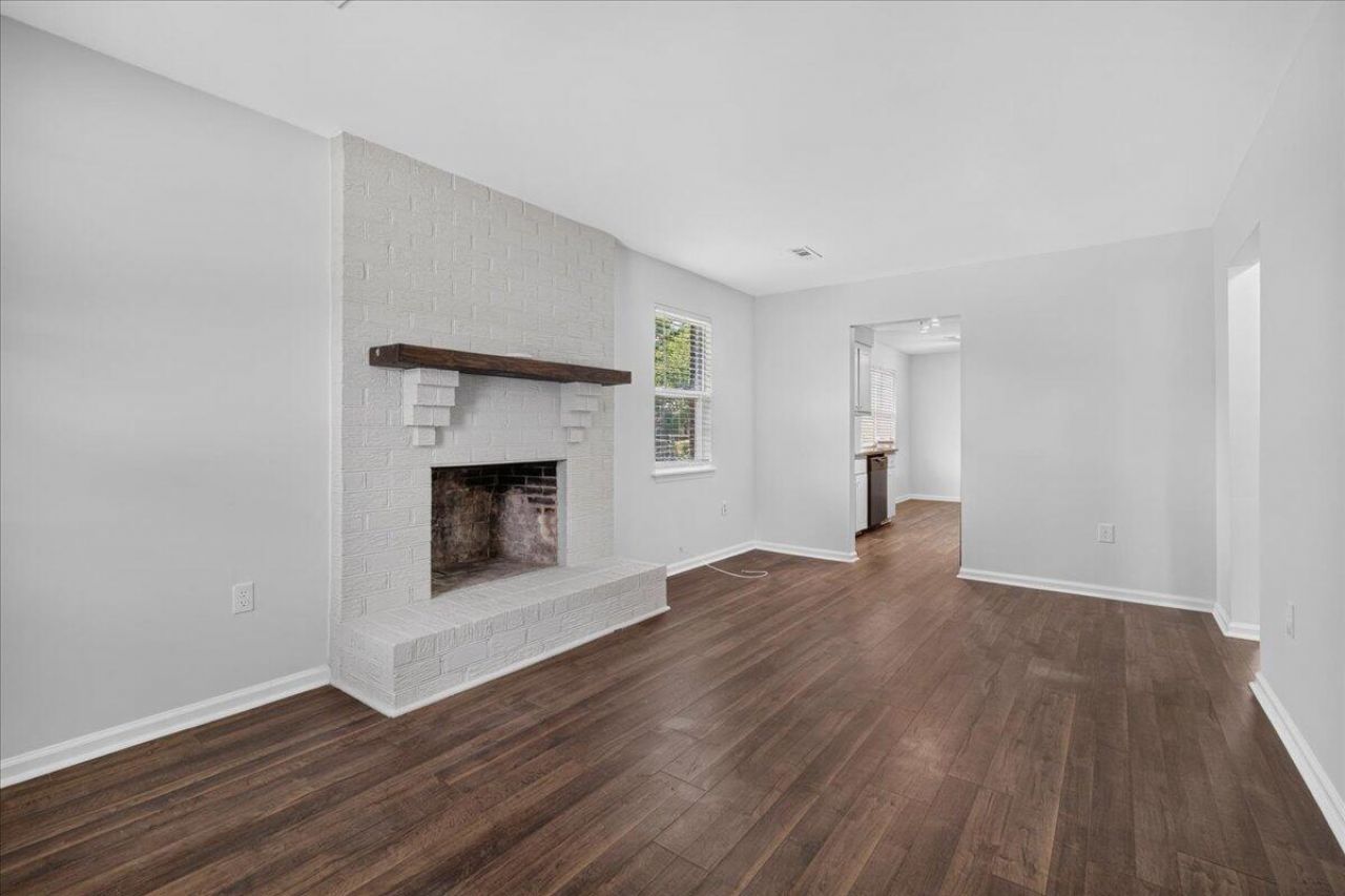 7725 Suzanne Drive Photo 7
