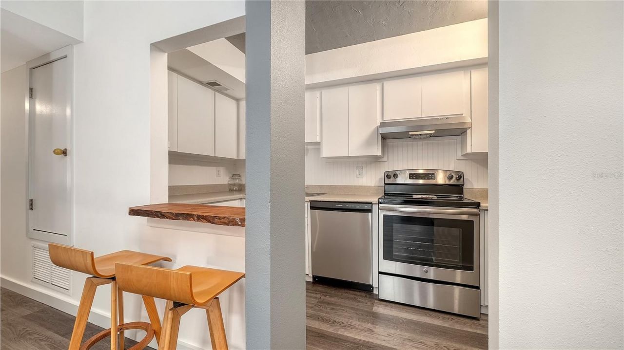 631 N Orange Avenue, Unit 108, Sarasota, FL 34236 Photo