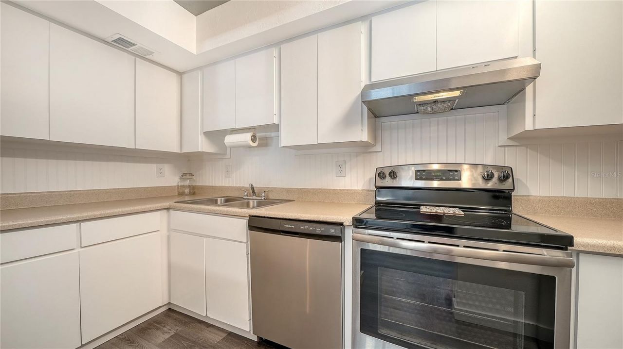 631 N Orange Avenue, Unit 108, Sarasota, FL 34236 Photo