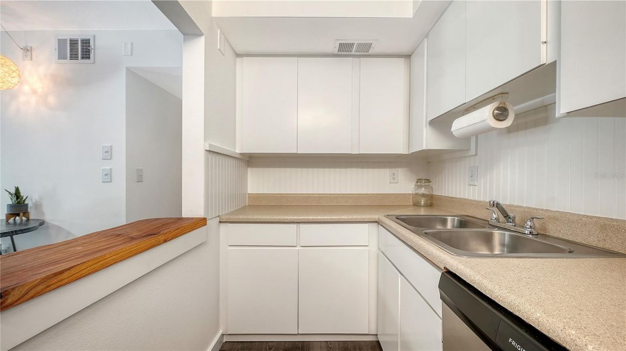 631 N Orange Avenue, Unit 108, Sarasota, FL 34236 Photo