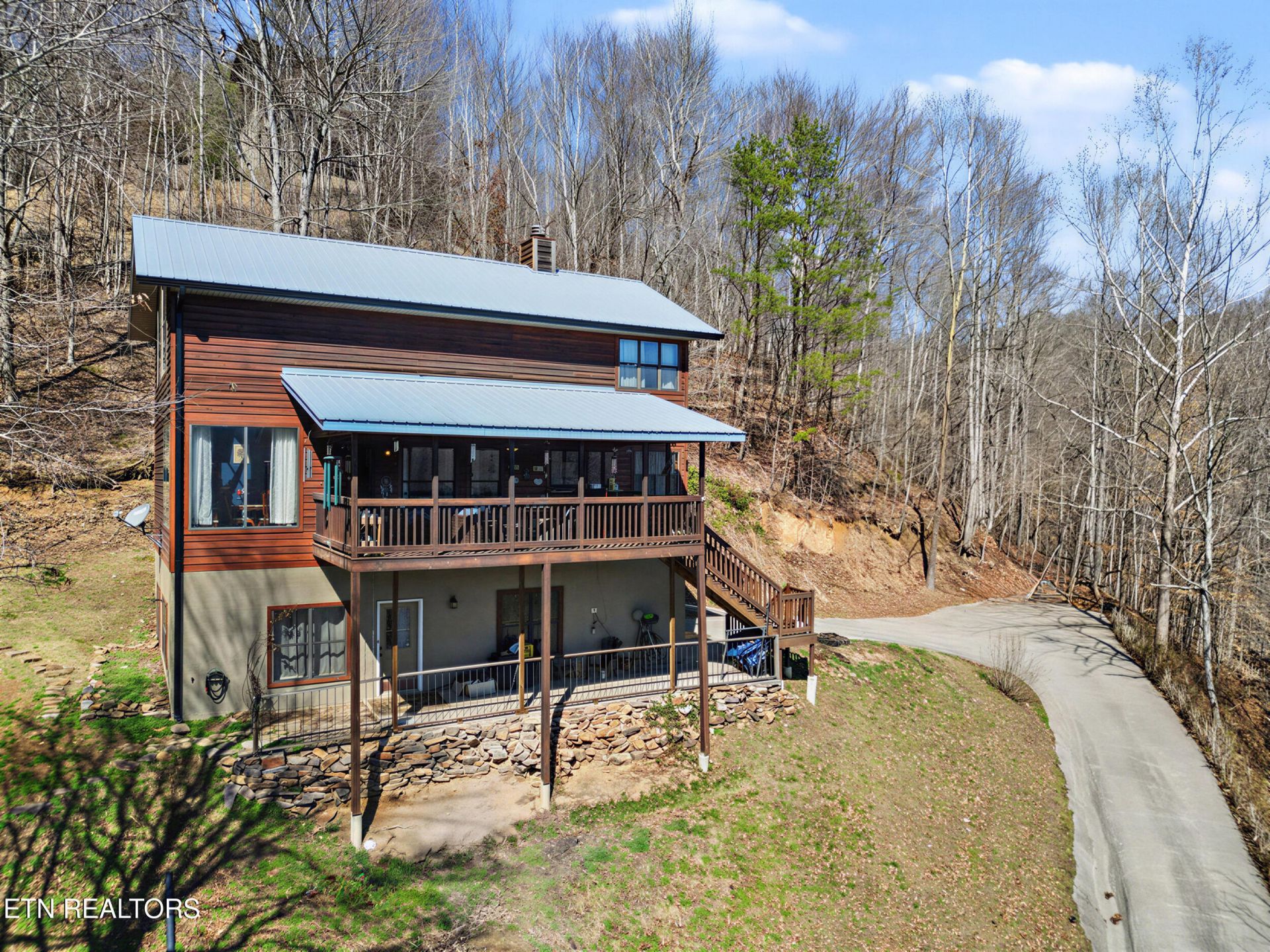 1738 Mountain Shores Rd, New Tazewell, TN 37825 Main Photo