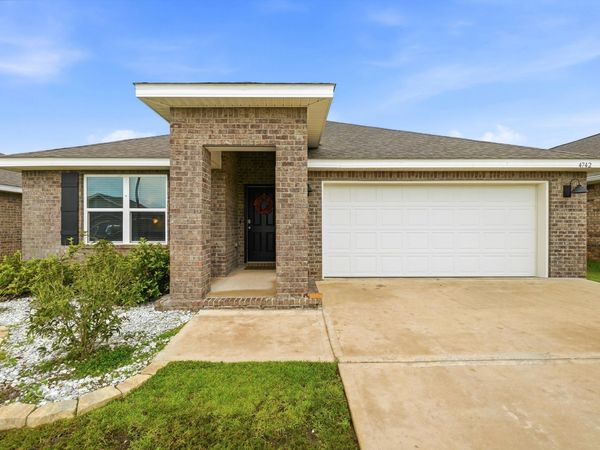 4742 Airmen Drive, Crestview, FL 32539