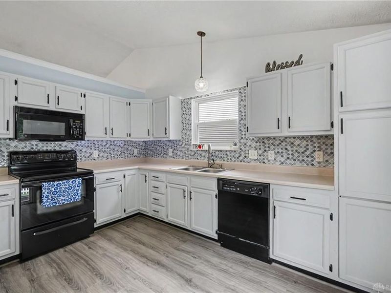 875 Gearhardt Lane, Troy, OH 45373 Photo 6