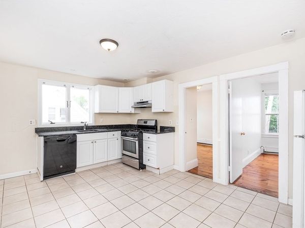 12 Kilby St, Unit 2L, Somerville, MA 02143