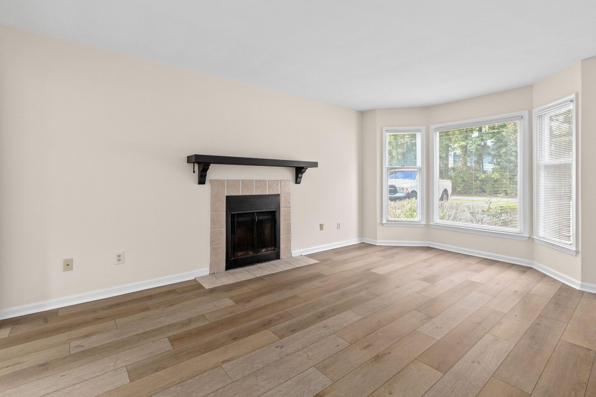 1011 Reserve Way Photo 10