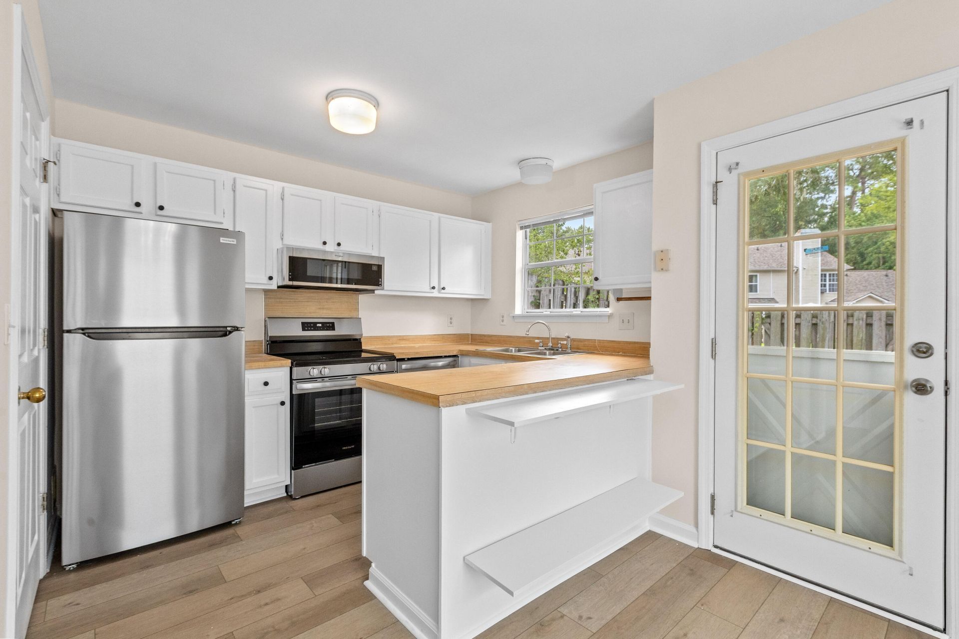 1011 Reserve Way Photo 12