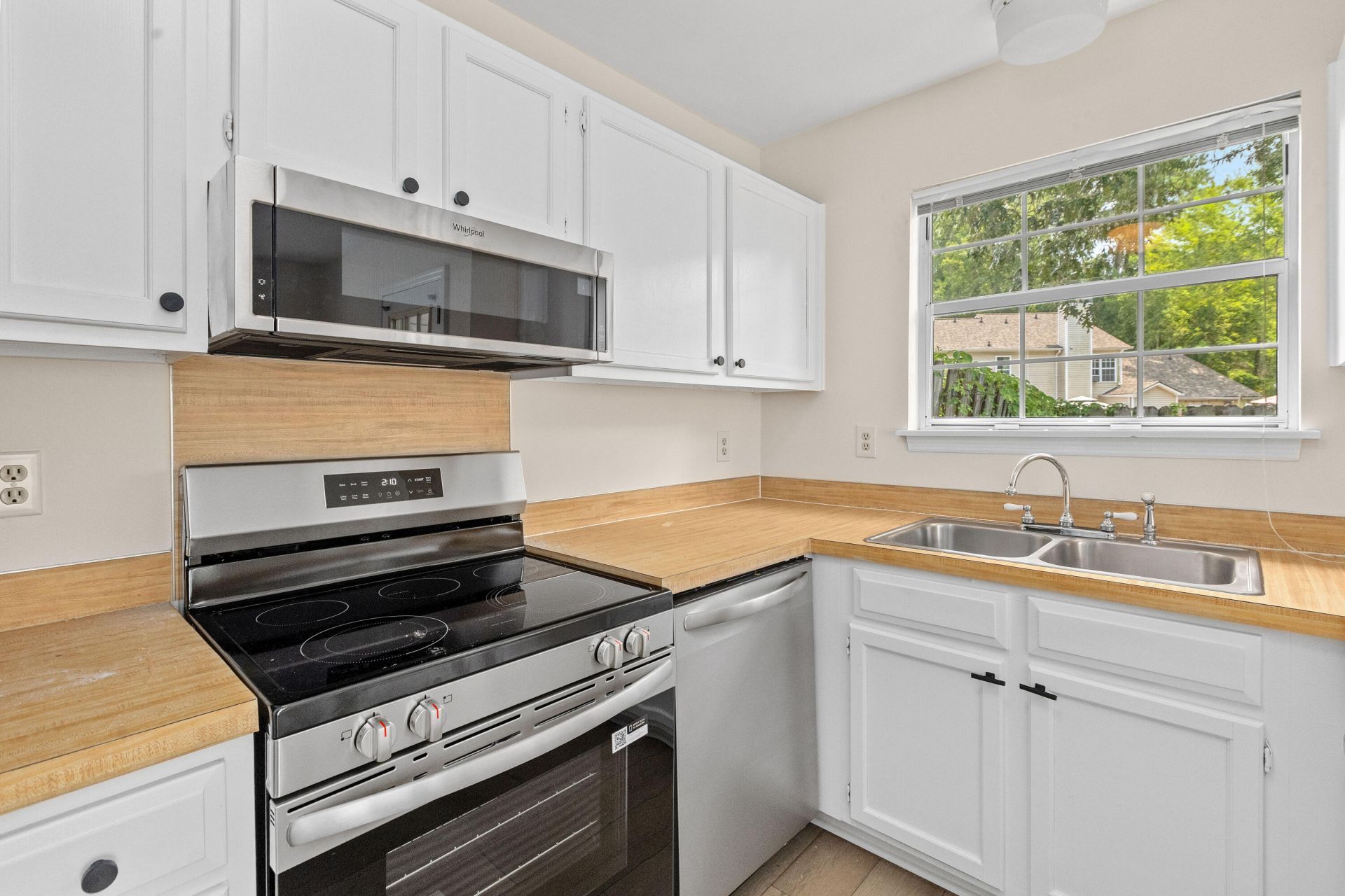 1011 Reserve Way Photo 13