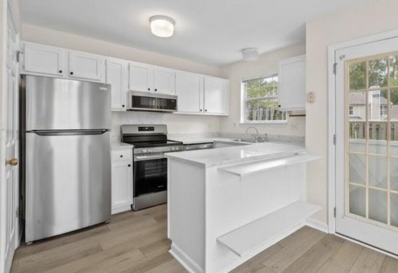 1011 Reserve Way Photo 13