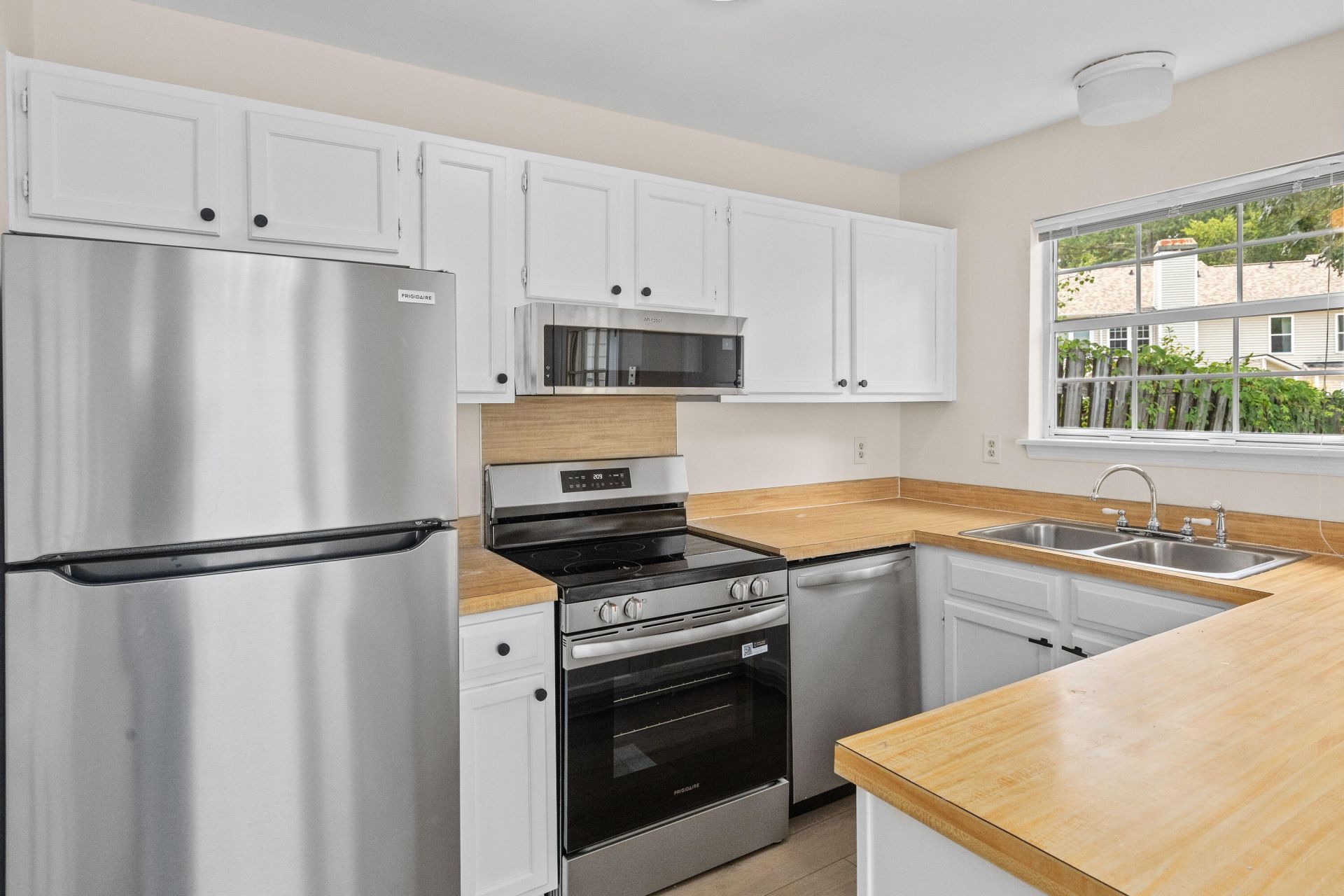 1011 Reserve Way Photo 14