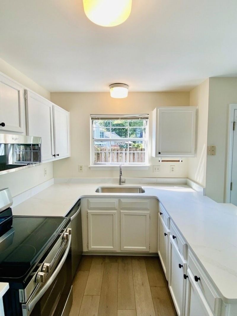 1011 Reserve Way Photo 14
