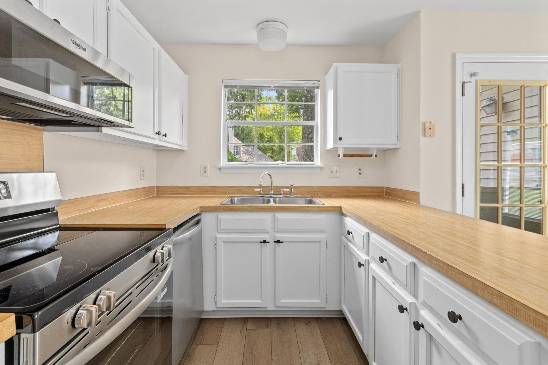1011 Reserve Way Photo 15