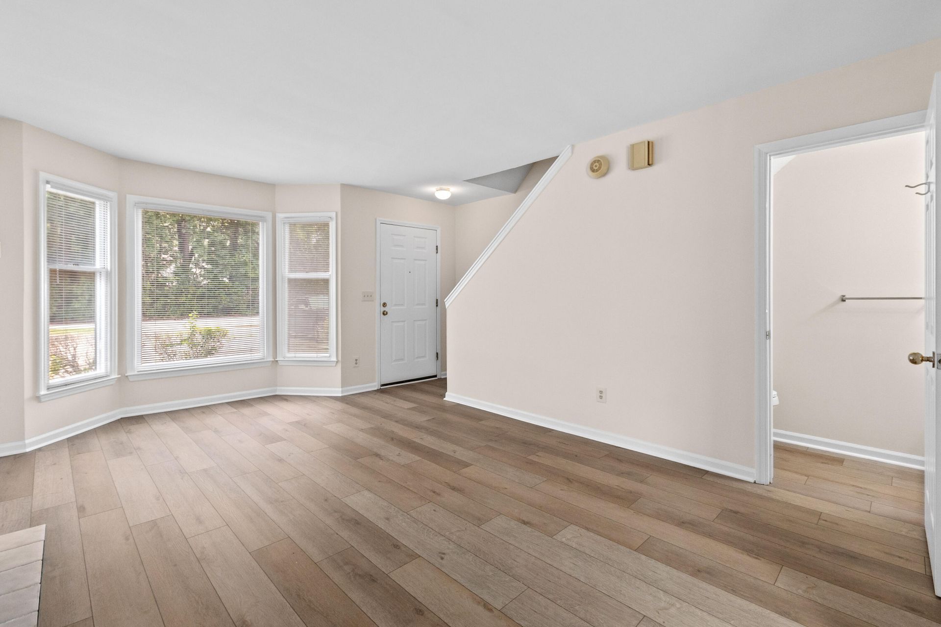 1011 Reserve Way Photo 16