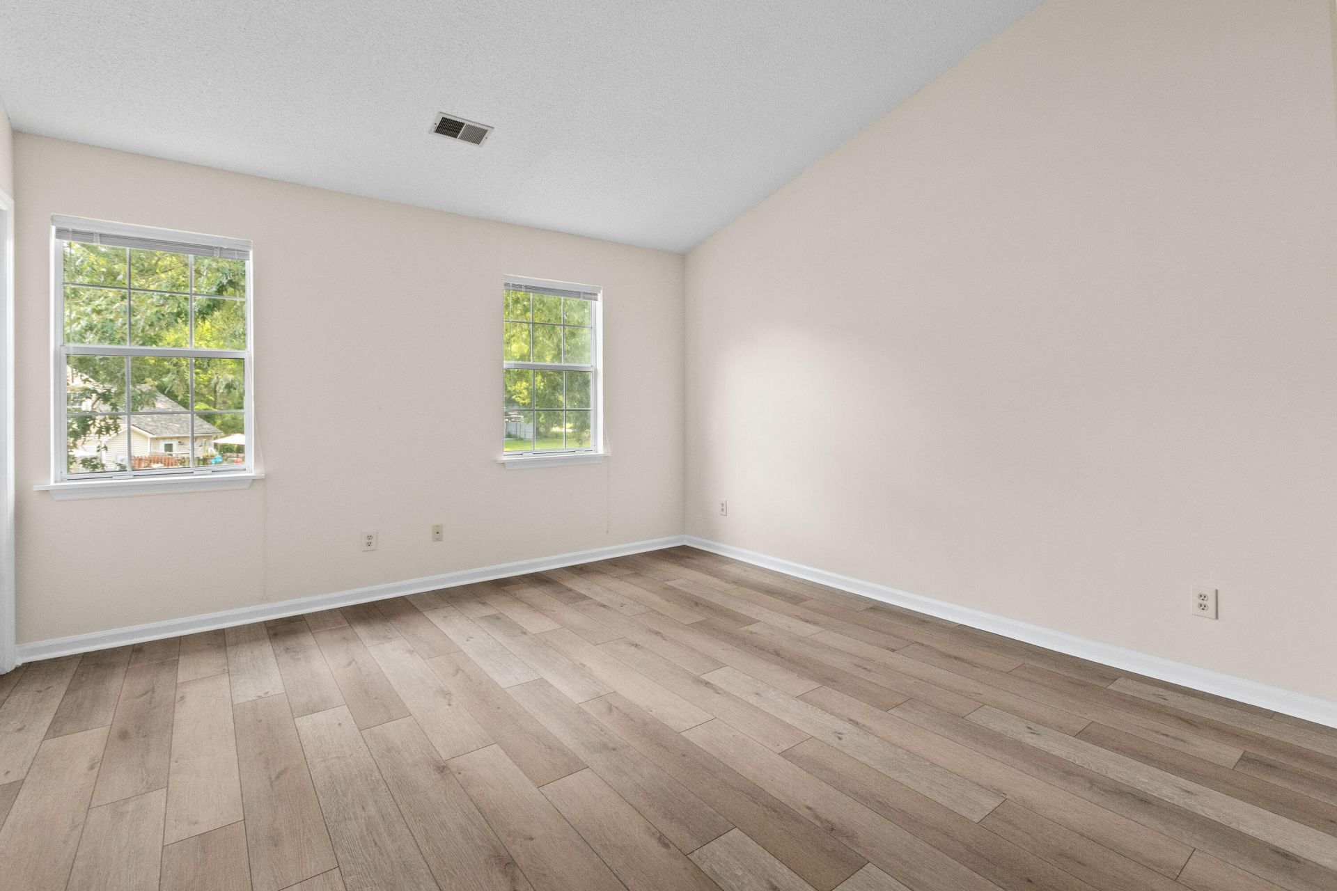 1011 Reserve Way Photo 25
