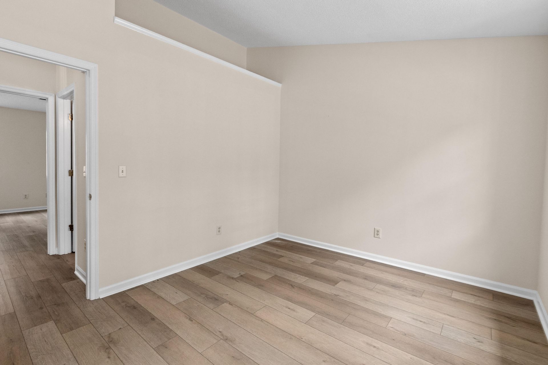 1011 Reserve Way Photo 32
