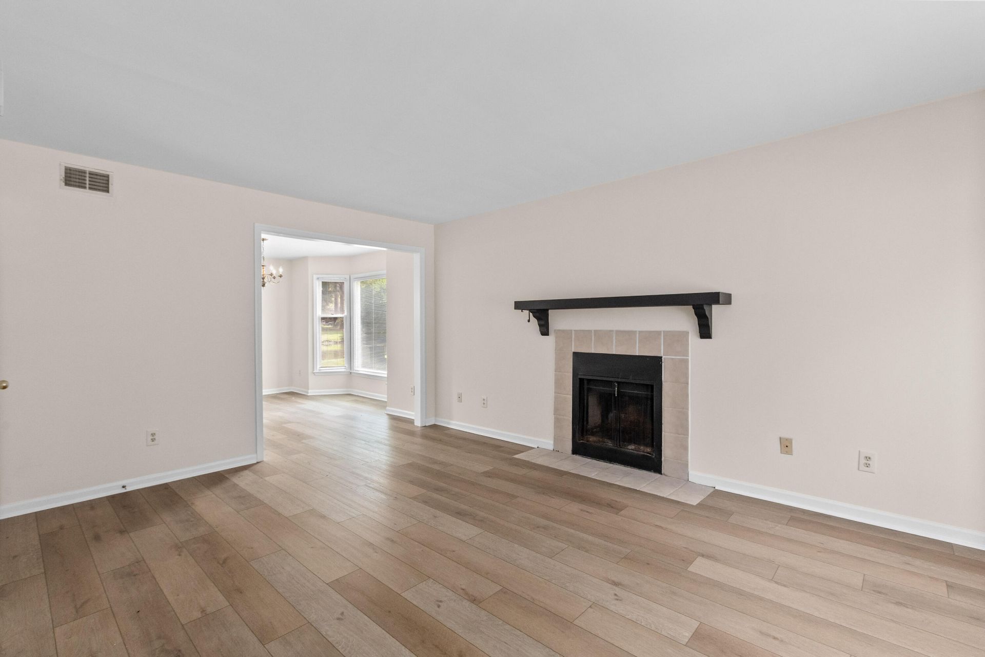 1011 Reserve Way Photo 9