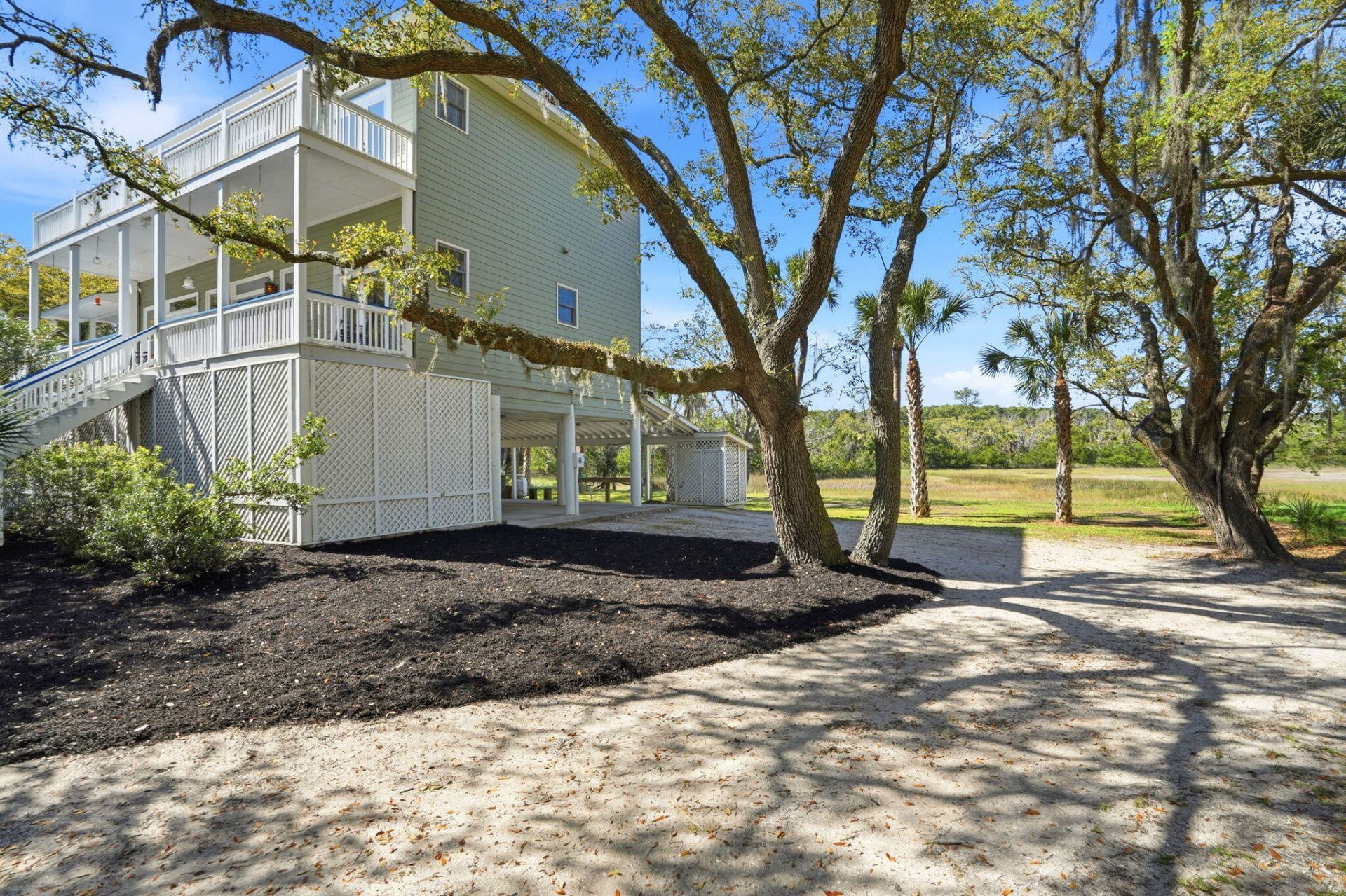 831 Hammocks Way Photo 26