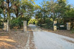 831 Hammocks Way photo 4