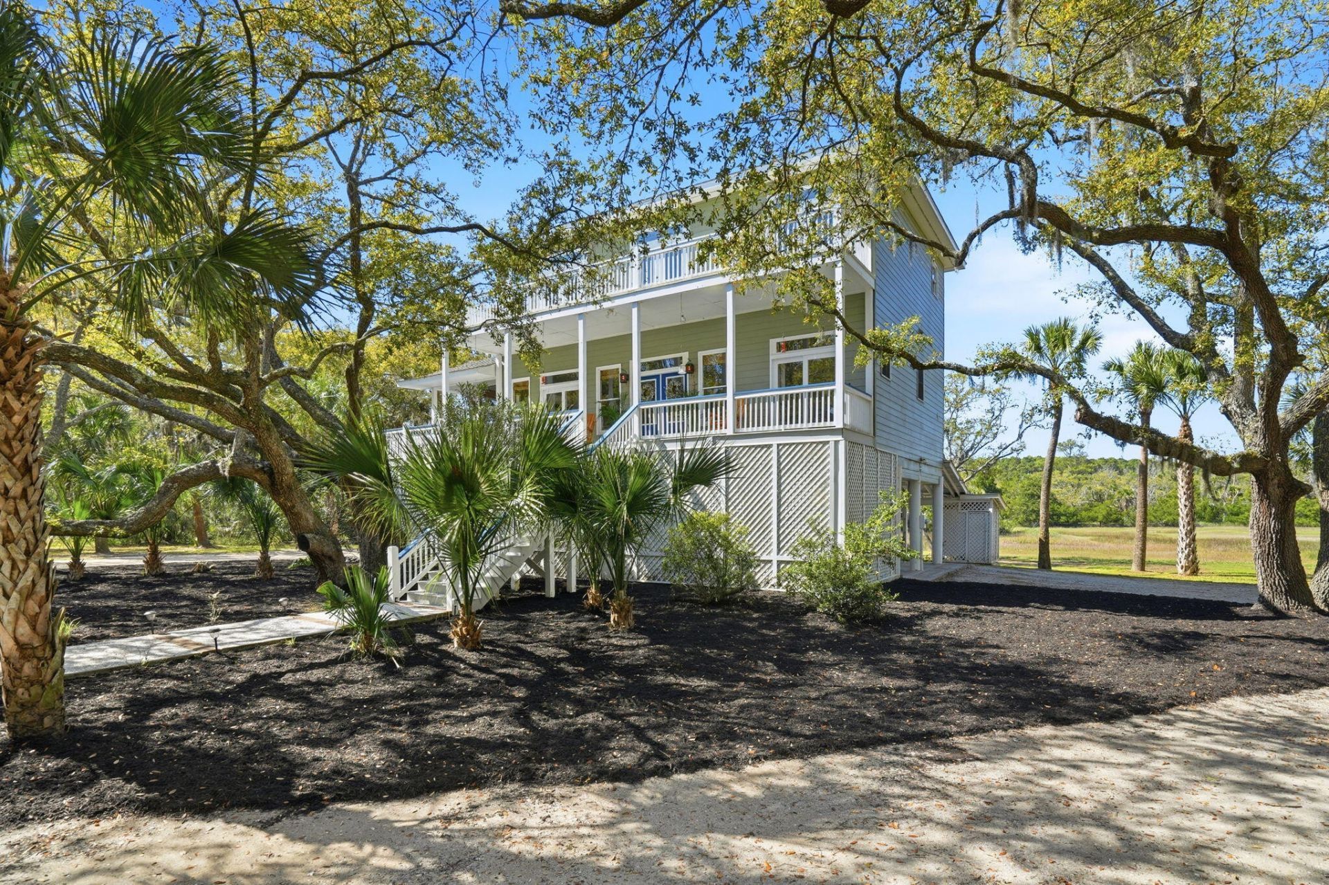 831 Hammocks Way Photo 4