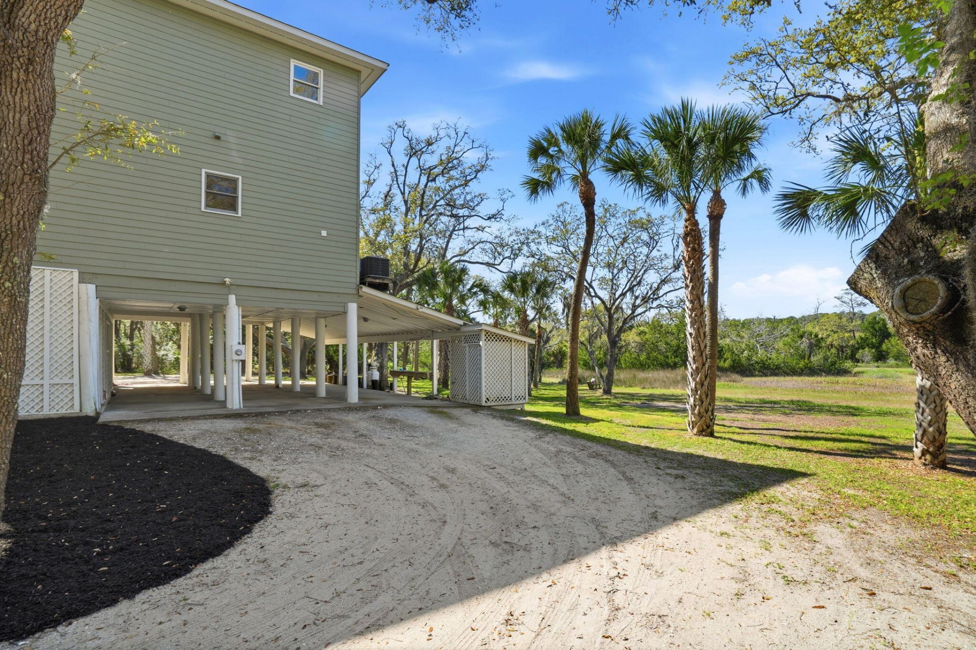 831 Hammocks Way Photo 44