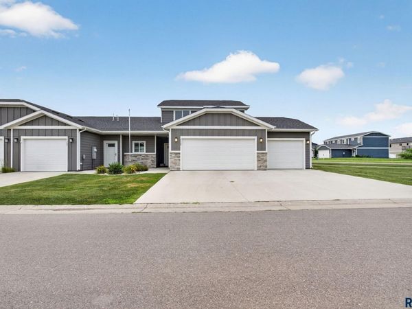 9309 W Ark Pl, Sioux Falls, SD 57106