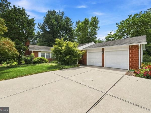 305 MERIDEN DRIVE, NEWARK, DE 19711