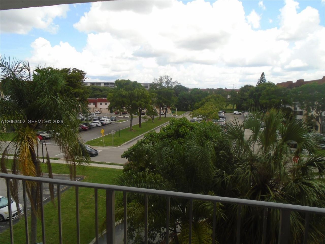 4174 Inverrary Dr , Unit 411, Lauderhill, FL 33319 Photo