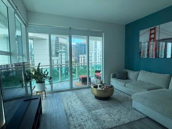 951 Brickell Ave, Unit 910, Miami, FL 33131