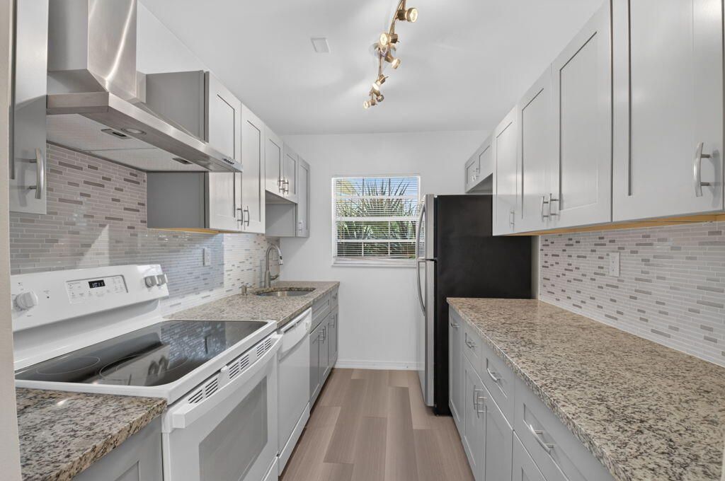 5073 Lakefront Boulevard, Unit C, Delray Beach, FL 33484 Photo