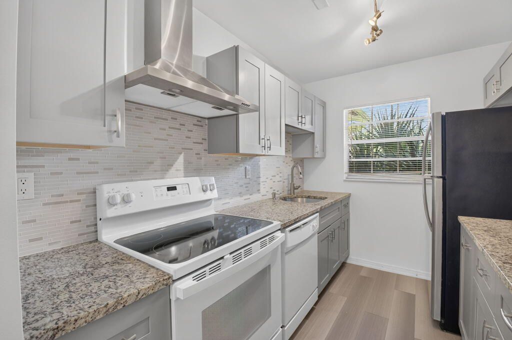 5073 Lakefront Boulevard, Unit C, Delray Beach, FL 33484 Photo
