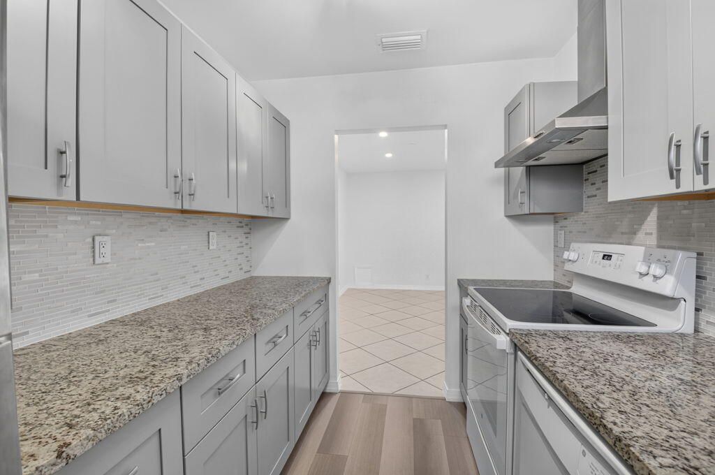 5073 Lakefront Boulevard, Unit C, Delray Beach, FL 33484 Photo