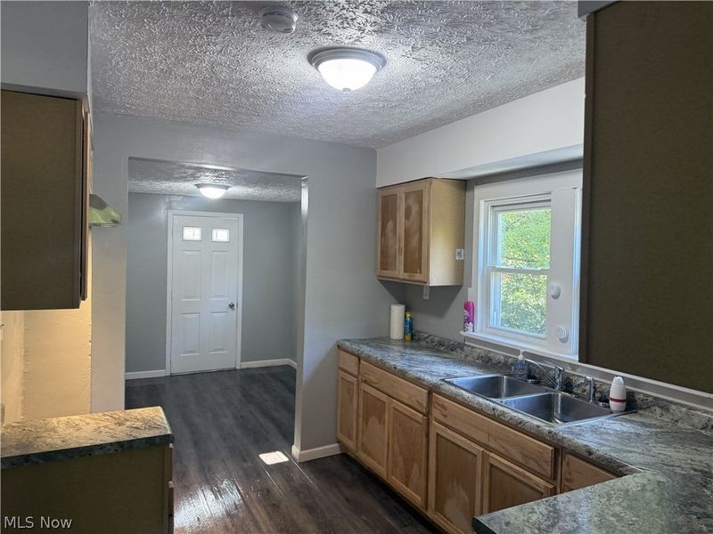 958 Haynes, Akron, OH 44307 Photo 2