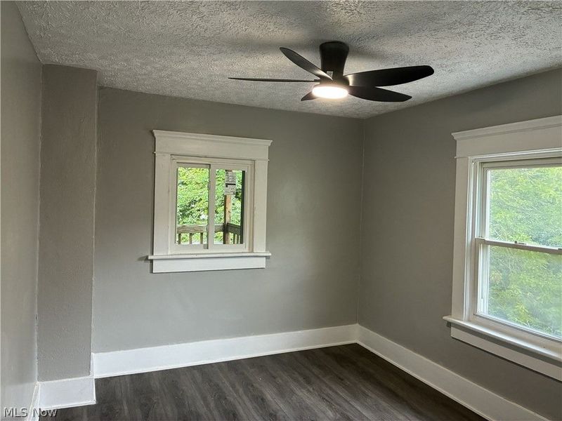 958 Haynes , Akron, OH 44307 Photo 3