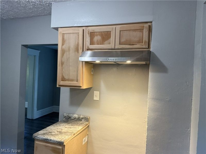 958 Haynes , Akron, OH 44307 Photo 4