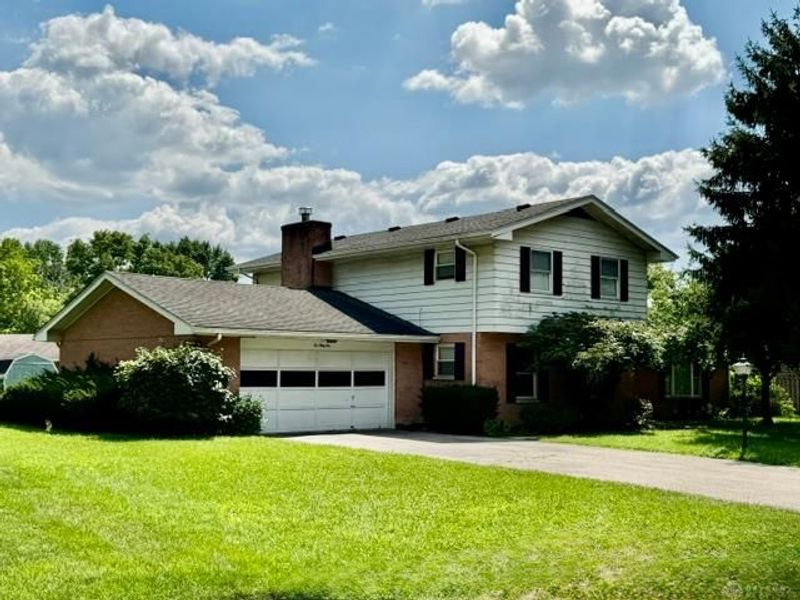 231 Edgebrook Drive, Washington Township, OH 45459 Photo 2