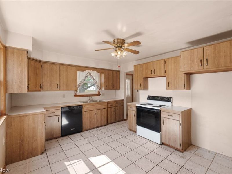 9030 W 130 Street, Strongsville, OH 44136 Photo 14