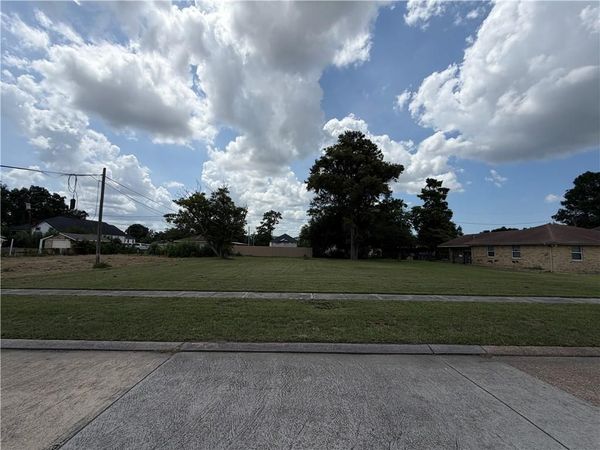 70 PATTERSON Drive , Chalmette, LA 70043