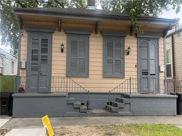 2504 BIENVILLE Street , New Orleans, LA 70119