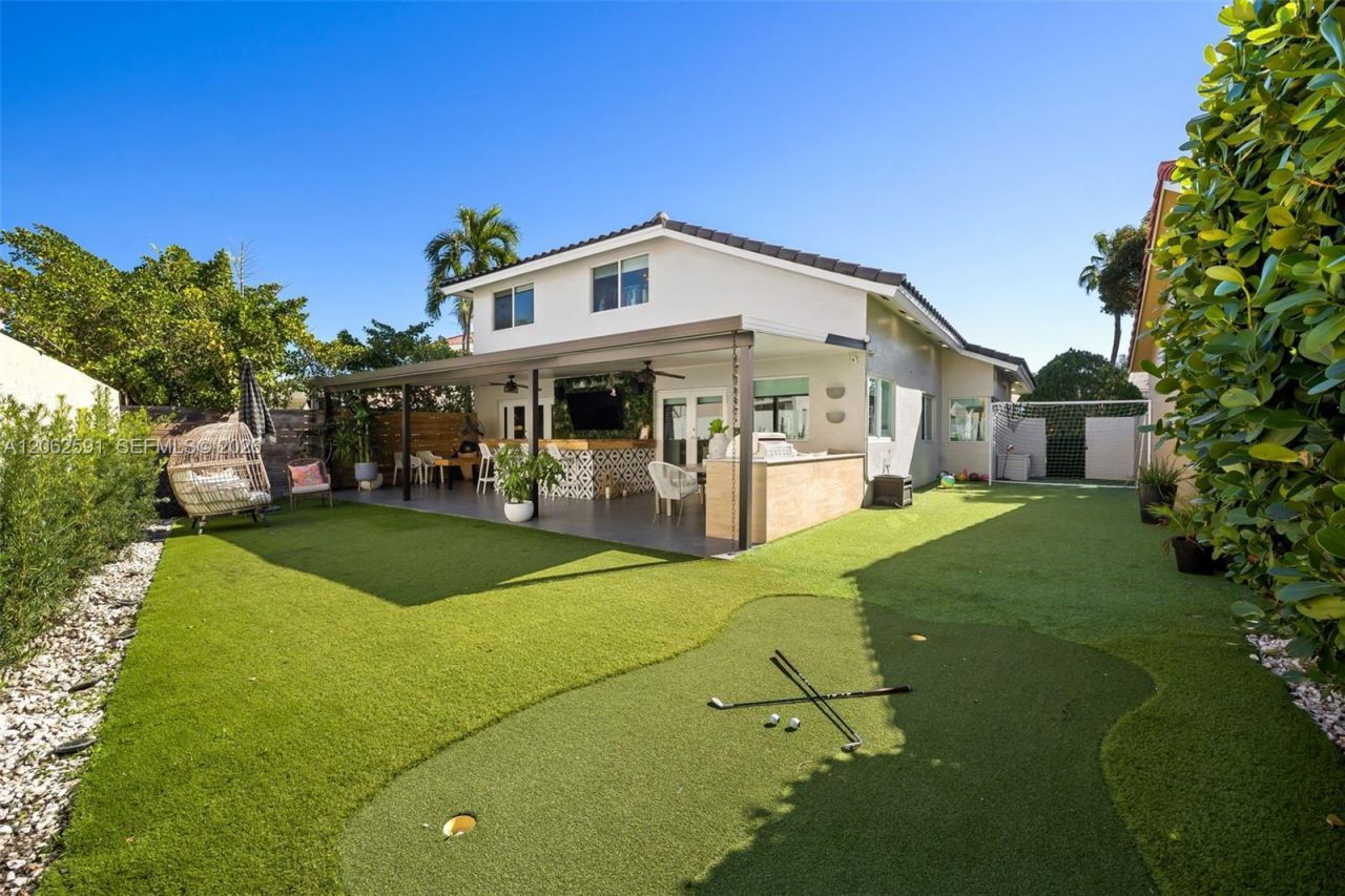 18146 NW 61st Pl, Hialeah, FL 33015 Photo
