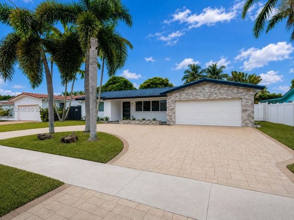 5424 Garfield St, Hollywood, FL 33021