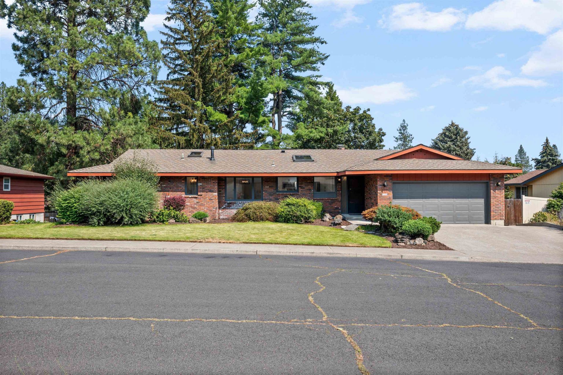 7118 N Winston Dr, Spokane, WA 99208 Main Photo