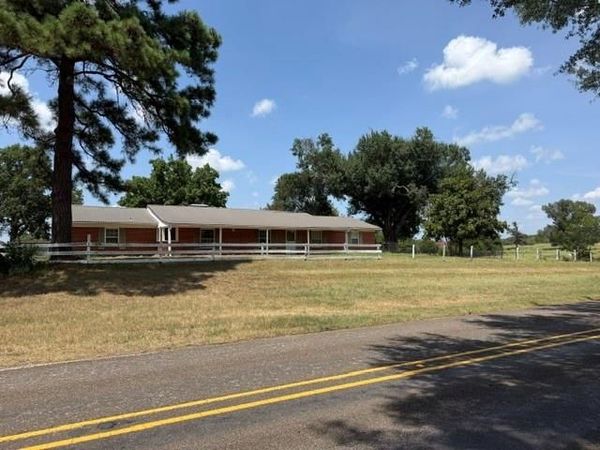 1310 Spur 324 , Tennessee Colony, TX 75861