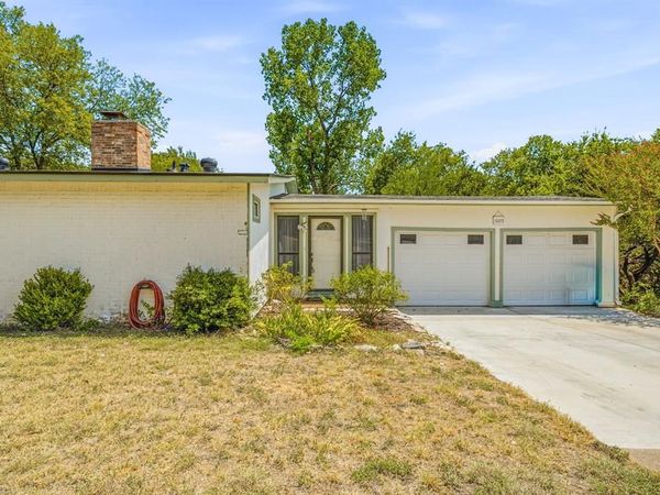 1005 Spanish Trail Drive , Granbury, TX 76048