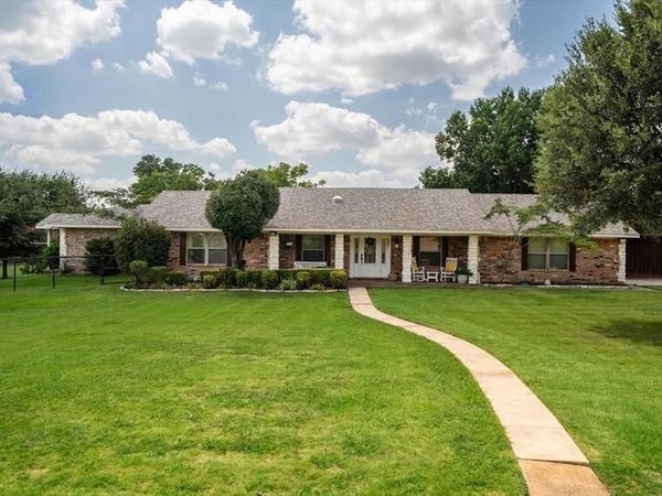 301 Meadow Knoll Drive, Double Oak, TX 75077
