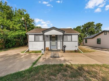 1828 Arch Street , Fort Worth, TX 76105