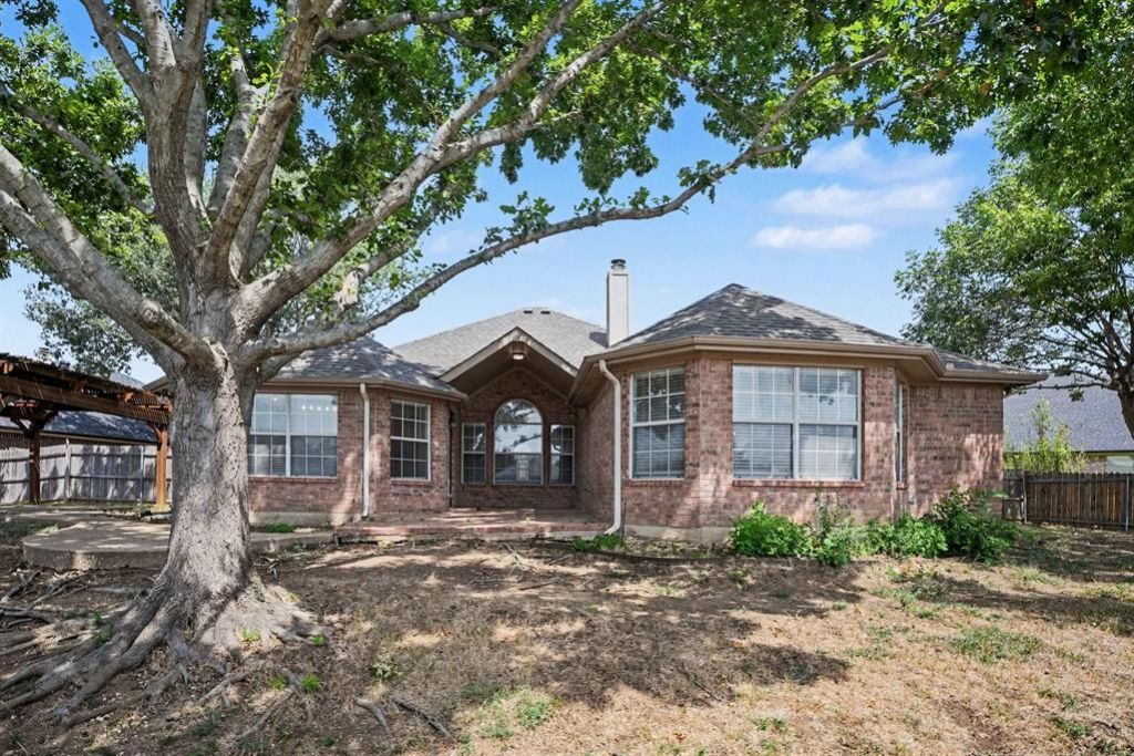 11 Mary Lou Court, Mansfield, TX 76063 Main Photo