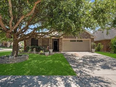 10032 Chrysalis Drive, Fort Worth, TX 76131