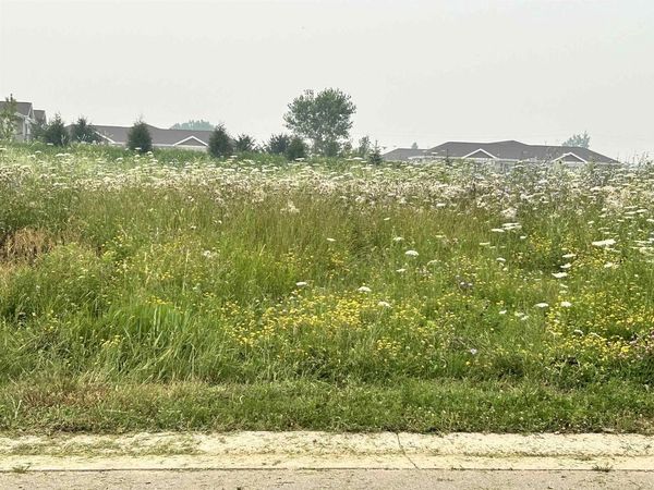 PRAIRIE LAKE CIRCLE, Neenah, WI 54956